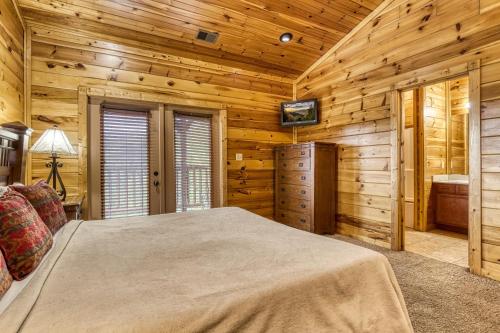 Lazy Bear Lodge Hot Tub Resort Pool WIFI 1089 FREE tickets each paid day Dollywood and More - photo 20