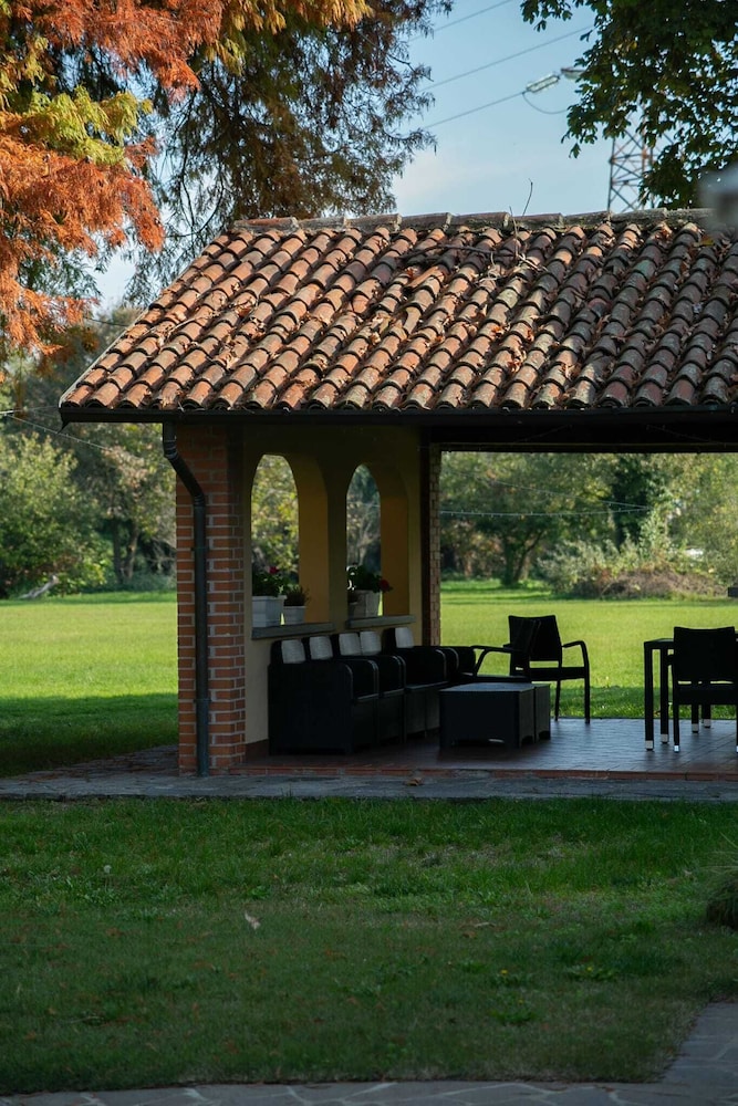 Villa Sant' Espedito — 4-Star Luxury Hotel in Mortara, Italy