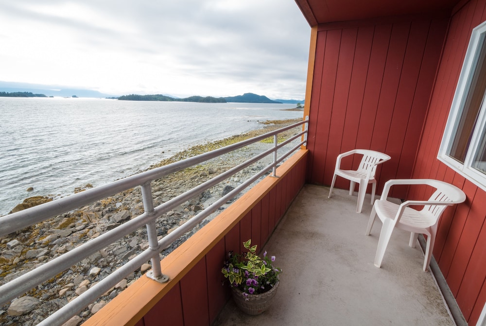 Cascade Creek Inn & Charters - photo 16
