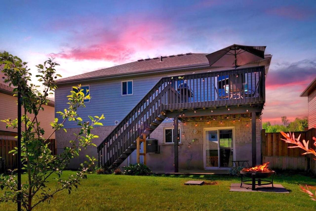 Winter Retreat In Meaford Near Blue Mountain — Owen Sound
