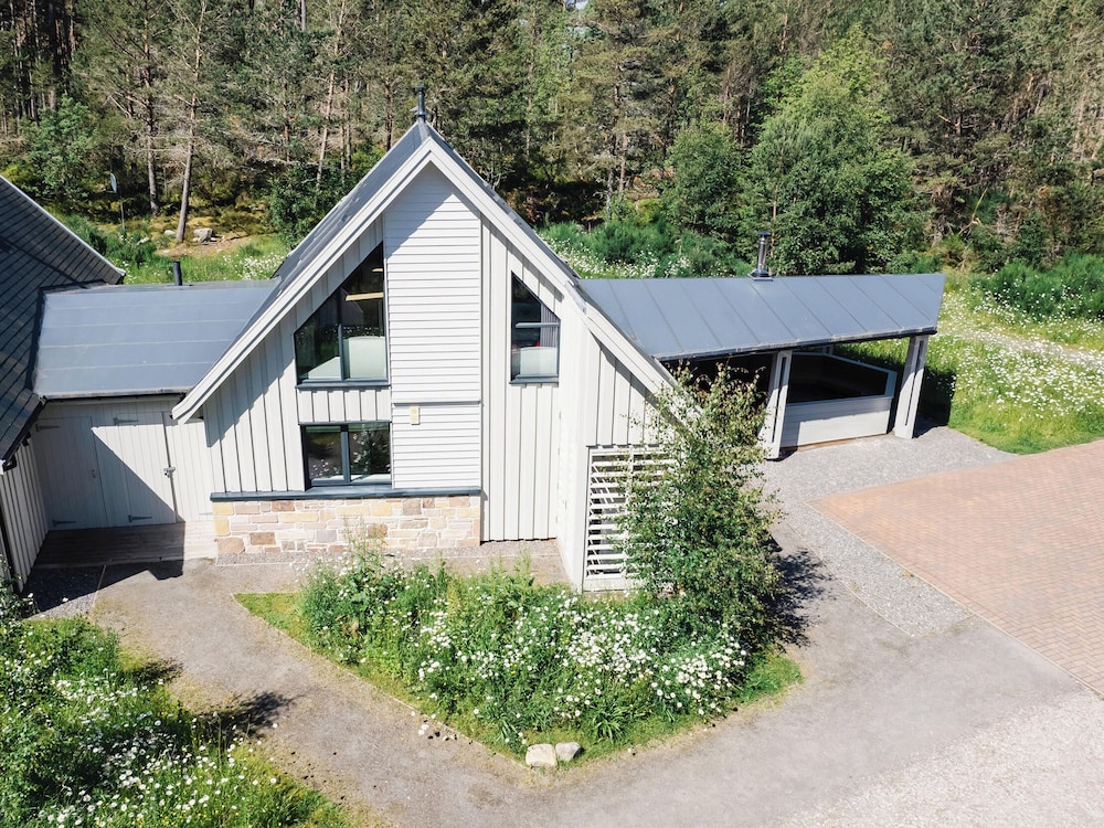 Mountain Hare Apartment — 4-Star Luxury Hotel in Kingussie, United Kingdom