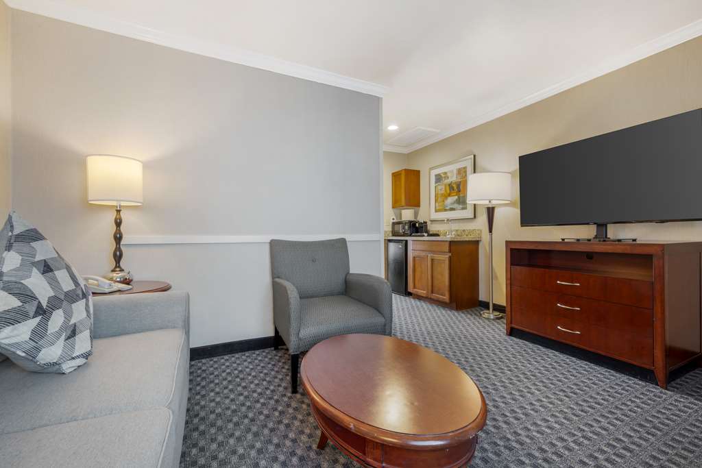 Best Western Plus Marina Shores Hotel - photo 23