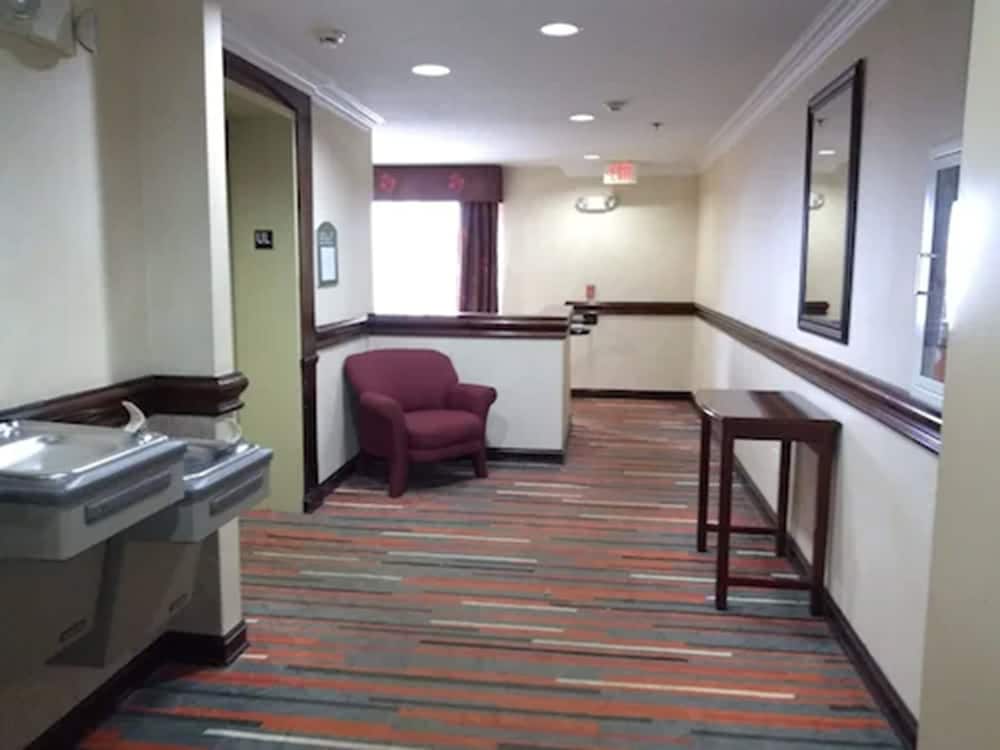 Holiday Inn Express Hotel & Suites Waterford by IHG - photo 94