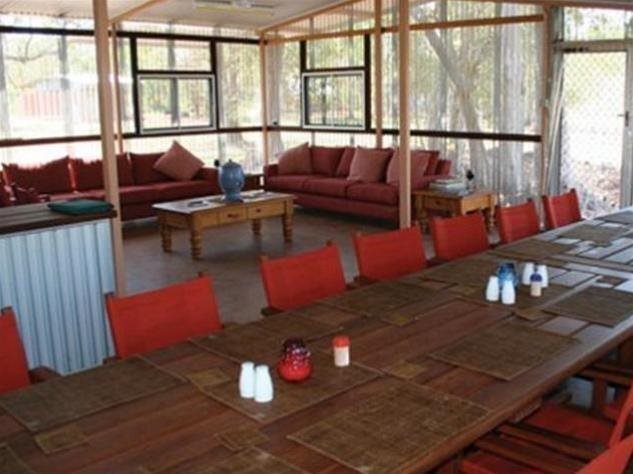 Hawk Dreaming Wilderness Lodge — 4-Star Luxury Hotel in Cannon Hill, Australia