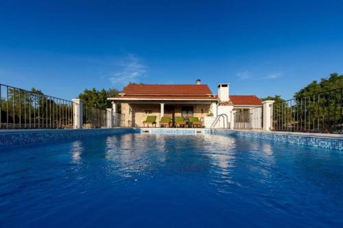 Villa Menalo — 4-Star Luxury Hotel in Neum, Bosnia and Herzegovina