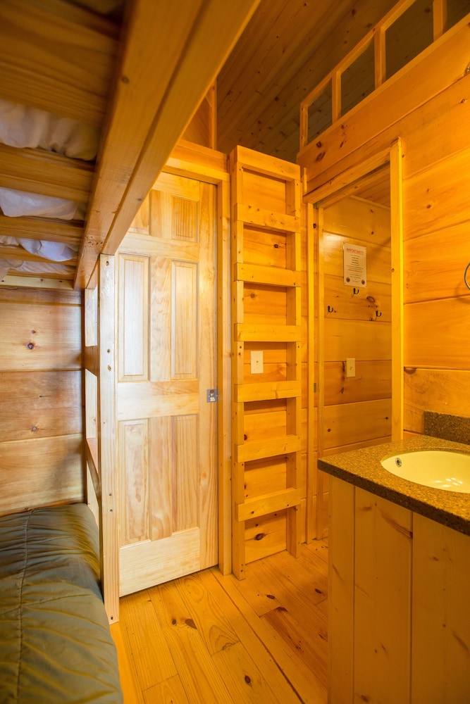 Edinboro Lake Resort Cabins - photo 10