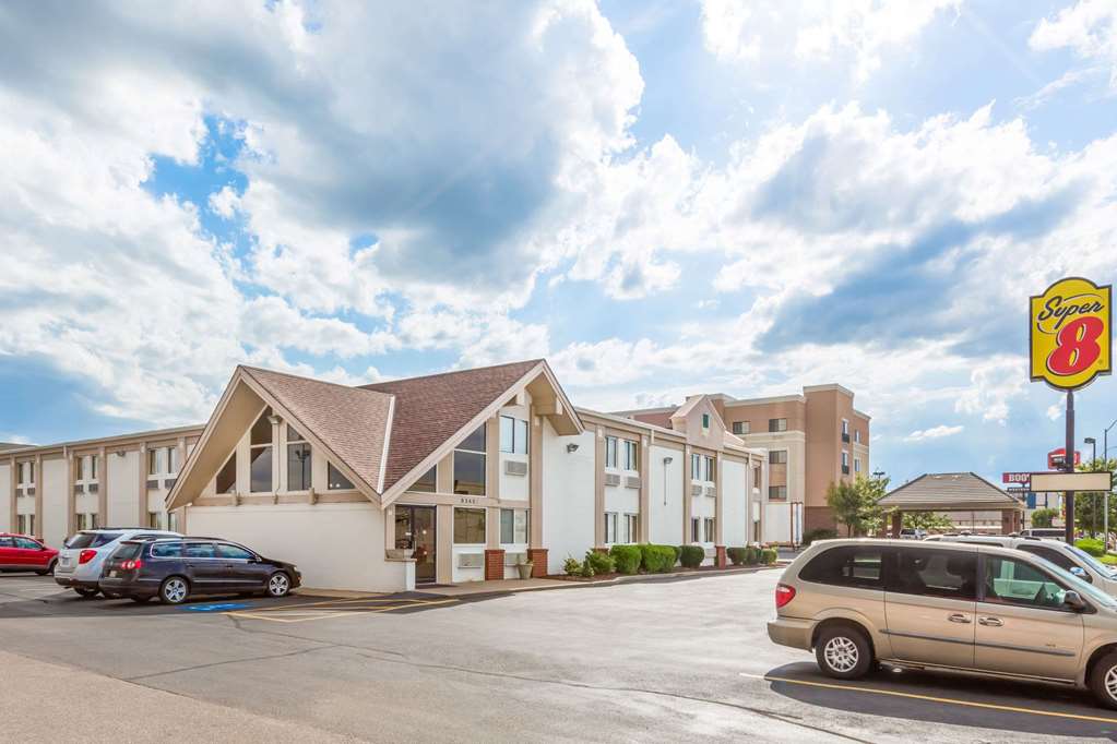 Super 8 by Wyndham Wichita Airport - photo 3
