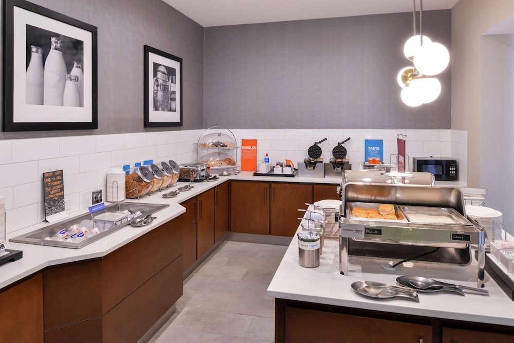 Hampton Inn & Suites Legacy Park Frisco - photo 49
