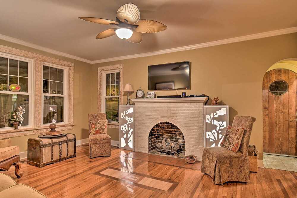 2 Mi To Oaklawn Casino Home with Peaceful Yard - photo 12
