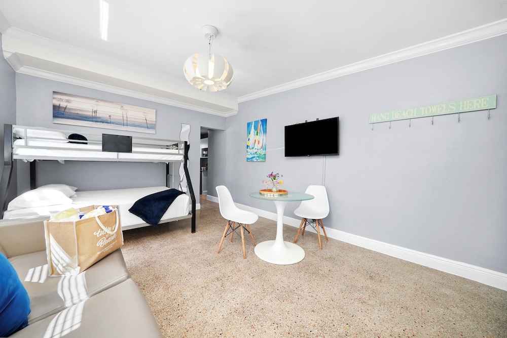 Hollywood Beach Suites - photo 12