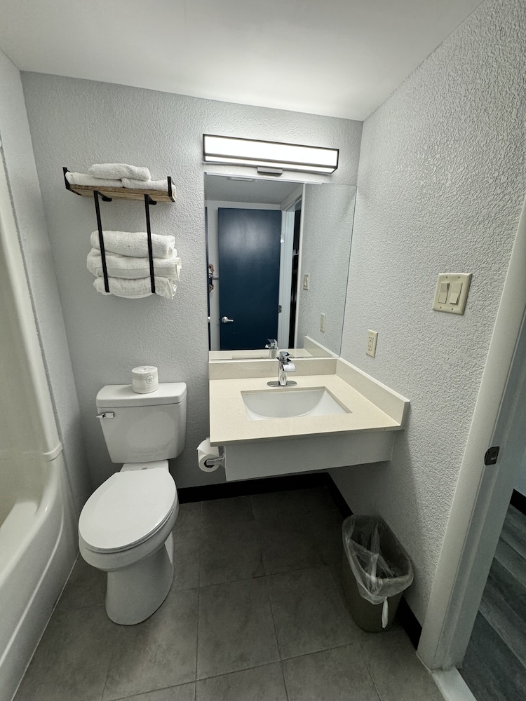 Motel 6 East Syracuse NY Airport - photo 33