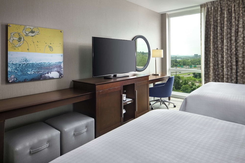 Hampton Inn & Suites Teaneck Glenpointe - photo 19
