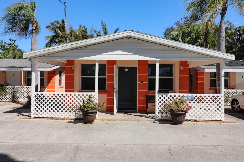 Grove City Motel - photo 2