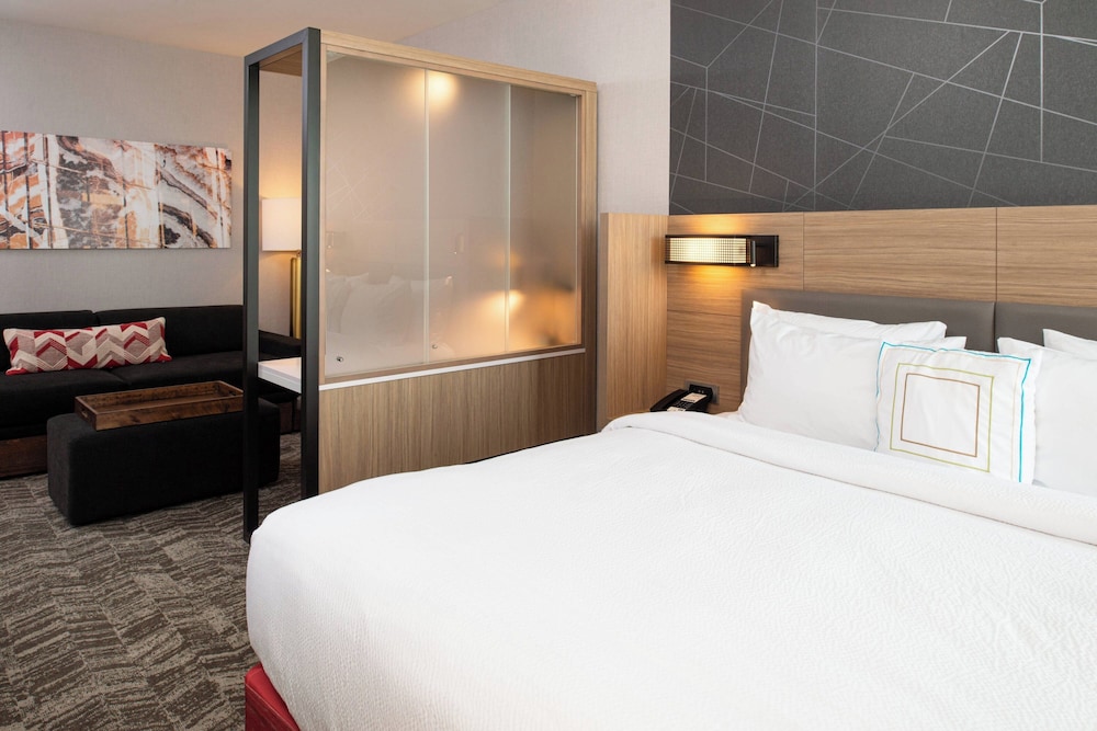 Springhill Suites Kansas City Northeast - photo 13
