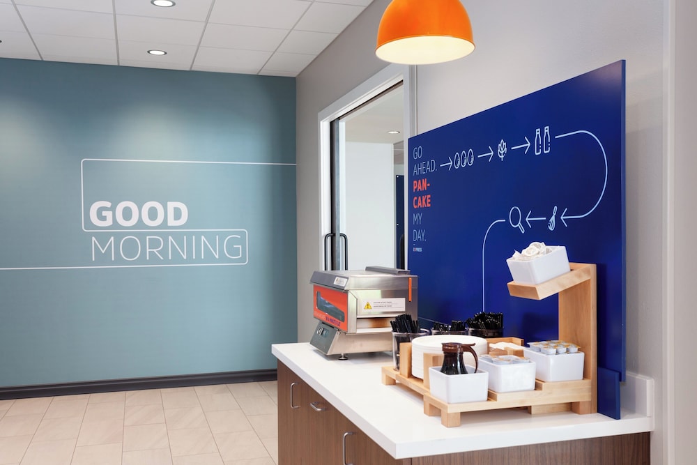 Holiday Inn Express & Suites Reedsburg Dells Area by IHG - photo 53