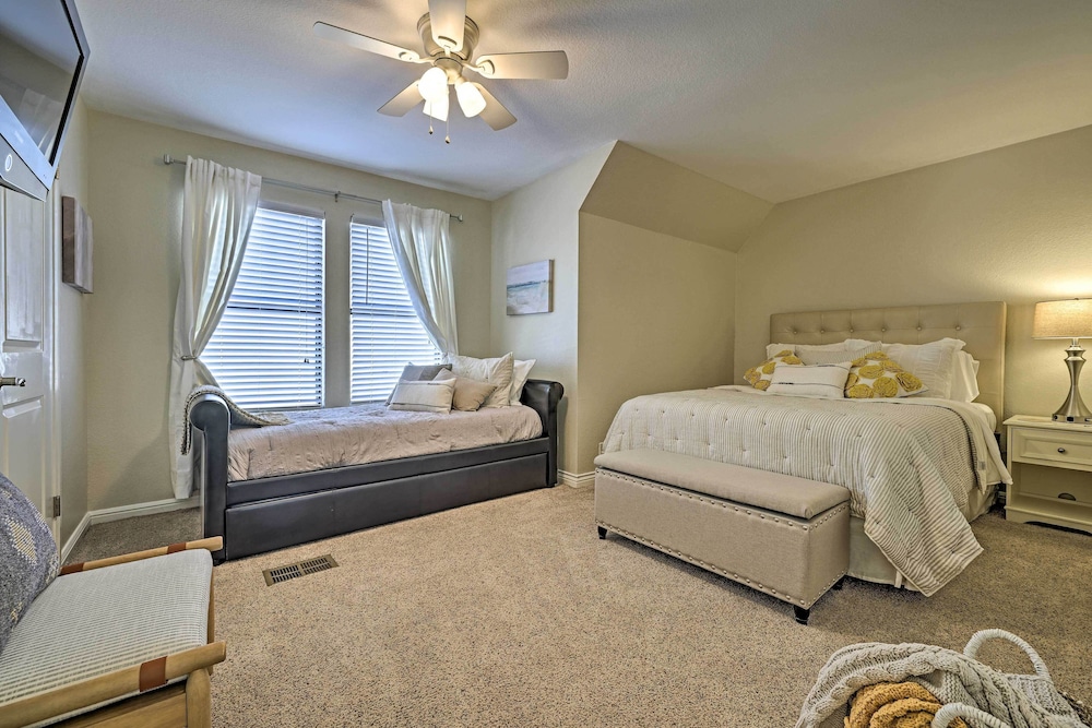 Modern Townhome w Patio Next Door to Resort - photo 10