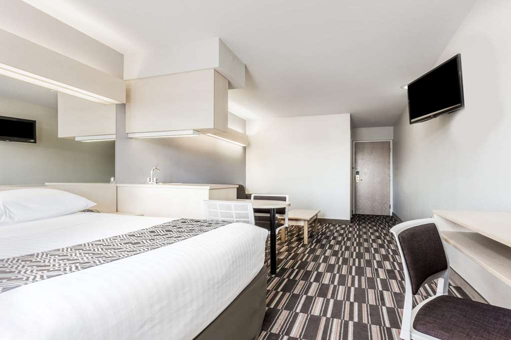 Microtel Inn & Suites by Wyndham Modesto Ceres - photo 12
