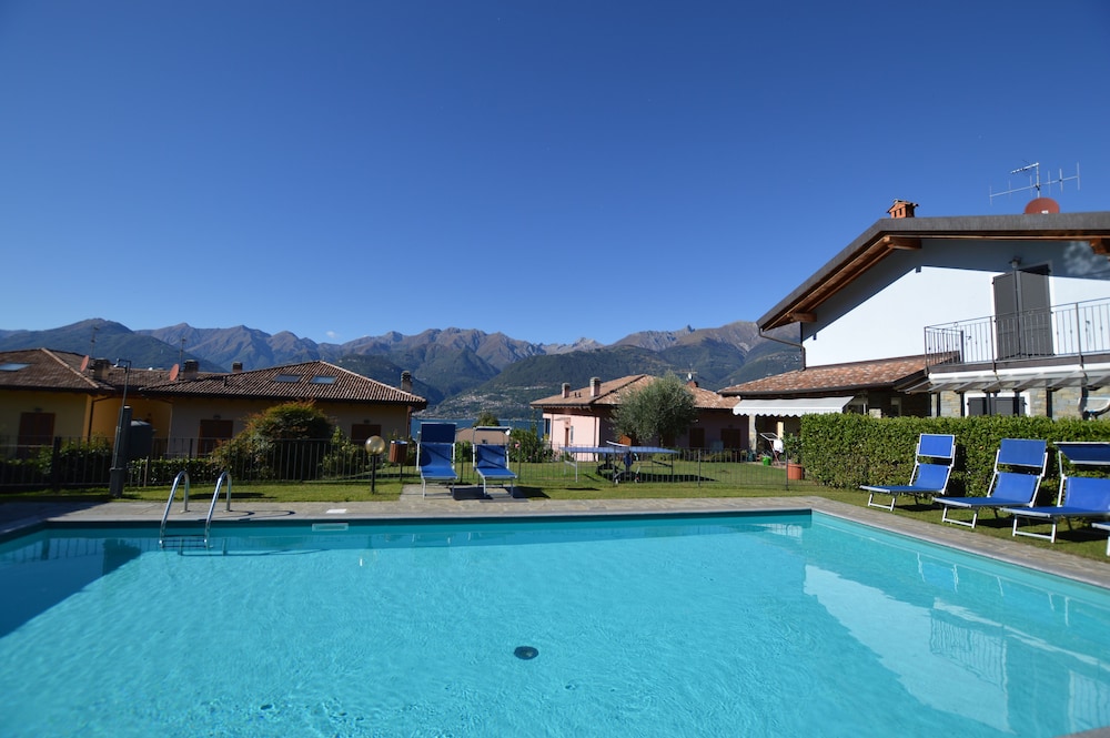 Villa Quattro Stagioni — 4-Star Luxury Hotel in Colico Piano, Italy