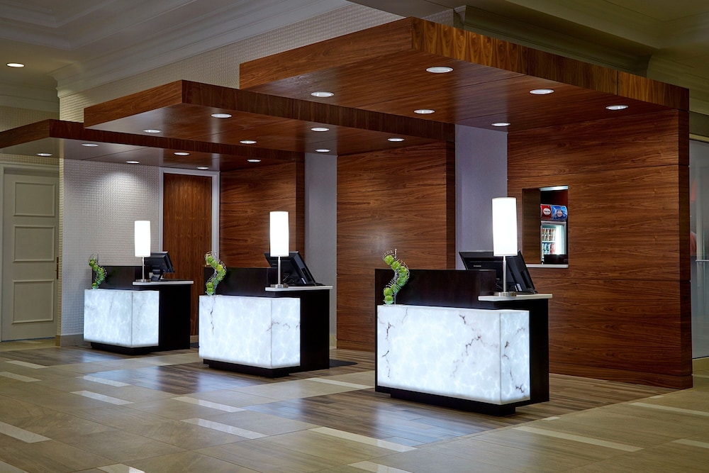 Marriott Milwaukee West - photo 2