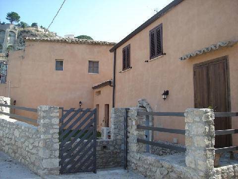 Locanda Il Cappero in Gerace, Italy