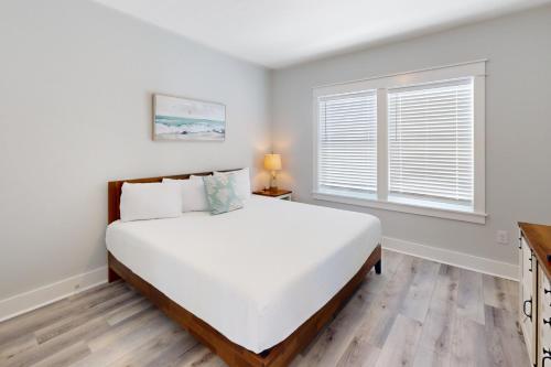 Lagoon Manor - photo 10