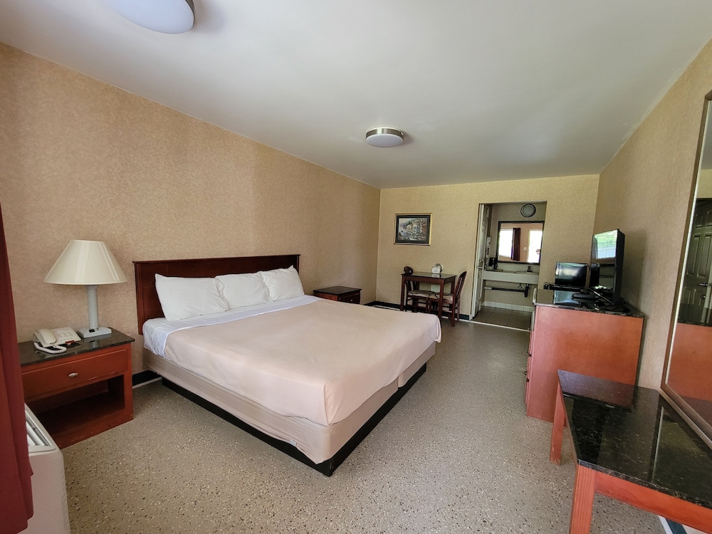 Atrium Inn - photo 10