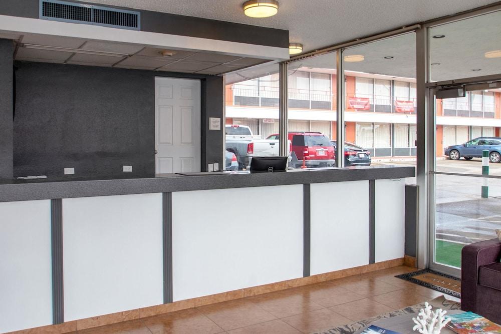 Econo Lodge Elko Downtown Area - photo 3