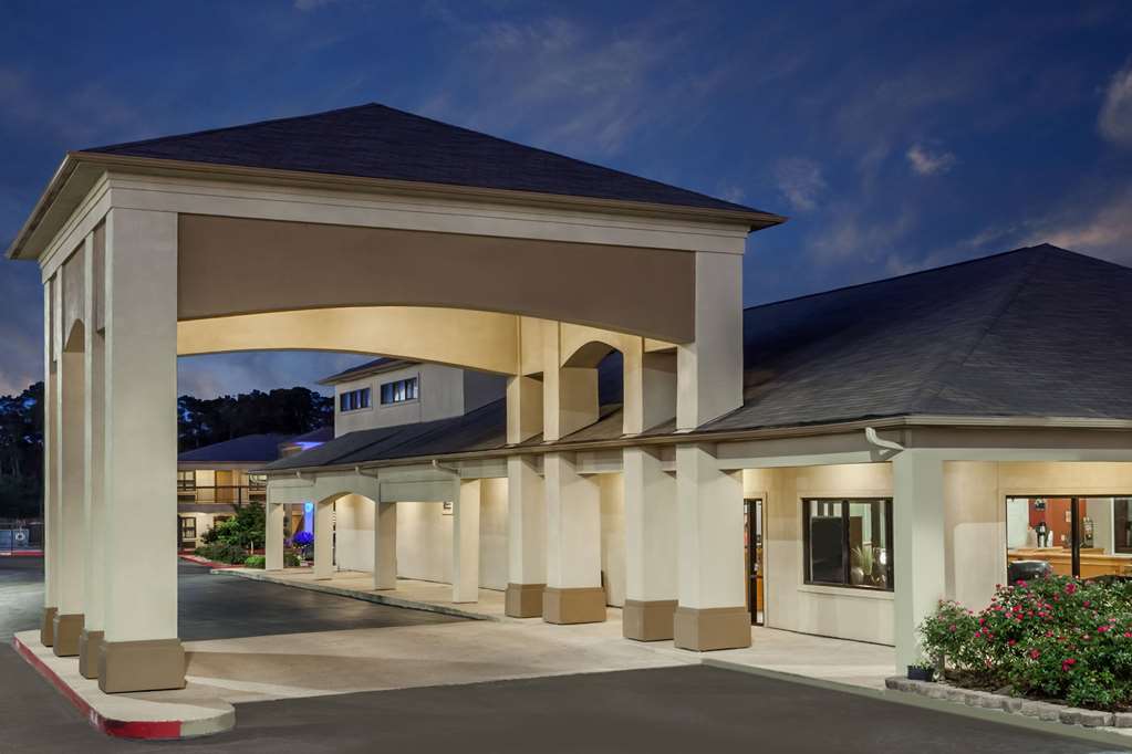 Days Inn & Suites by Wyndham Huntsville — hotel in Huntsville