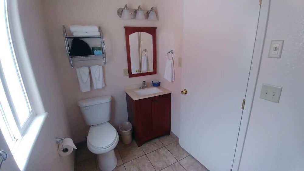 Blue Pine Motel - photo 14