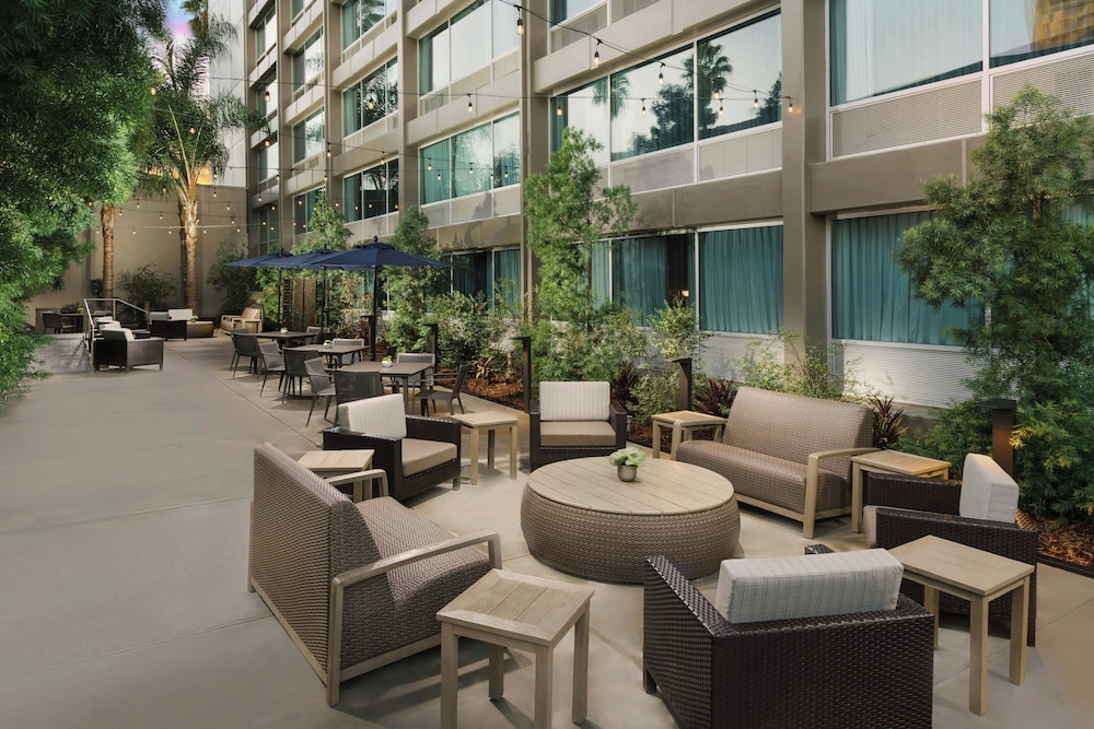 Courtyard by Marriott Los Angeles Woodland Hills - photo 35