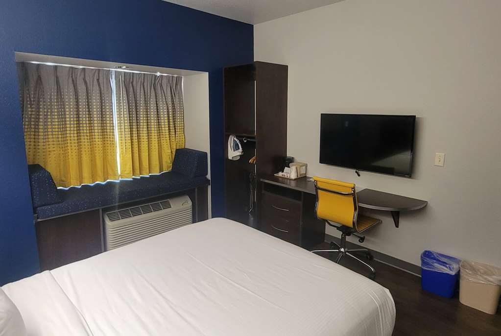 Microtel Inn & Suites by Wyndham Council Bluffs Omaha - photo 16
