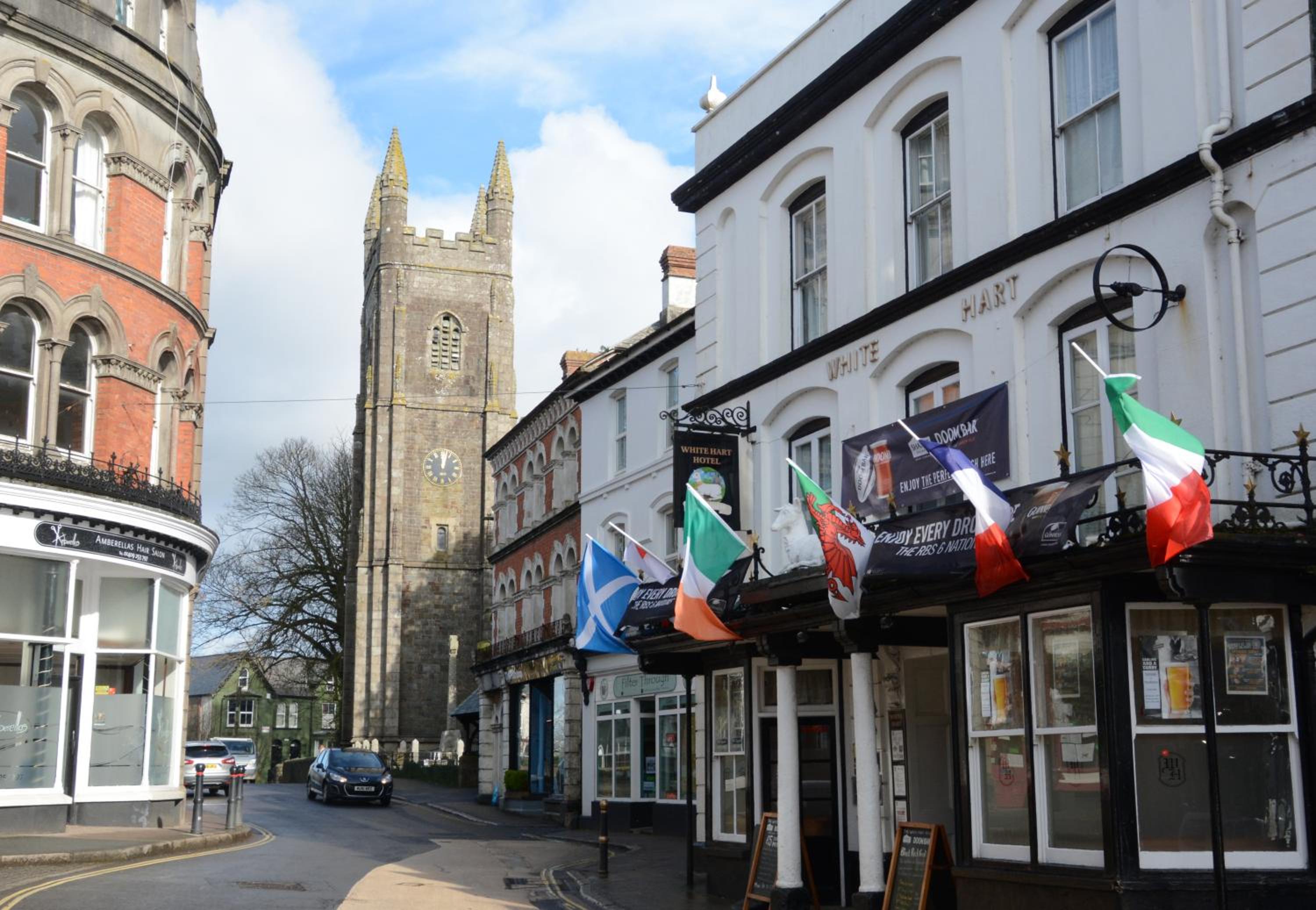 The White Hart Hotel — hotel in Holsworthy