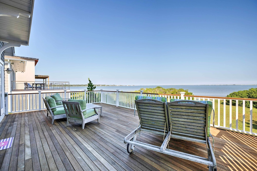 Luxe Waterfront East Quogue Home with Beach On Site — 4-Star Luxury Hotel in East Quogue, United States