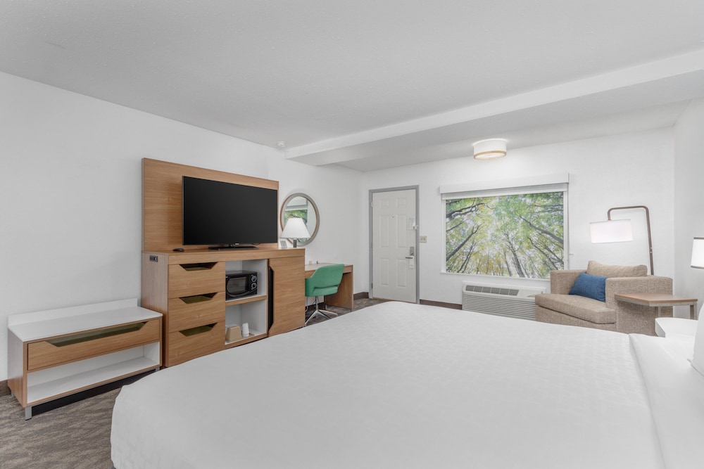 Crossroads Inn & Suites - photo 35