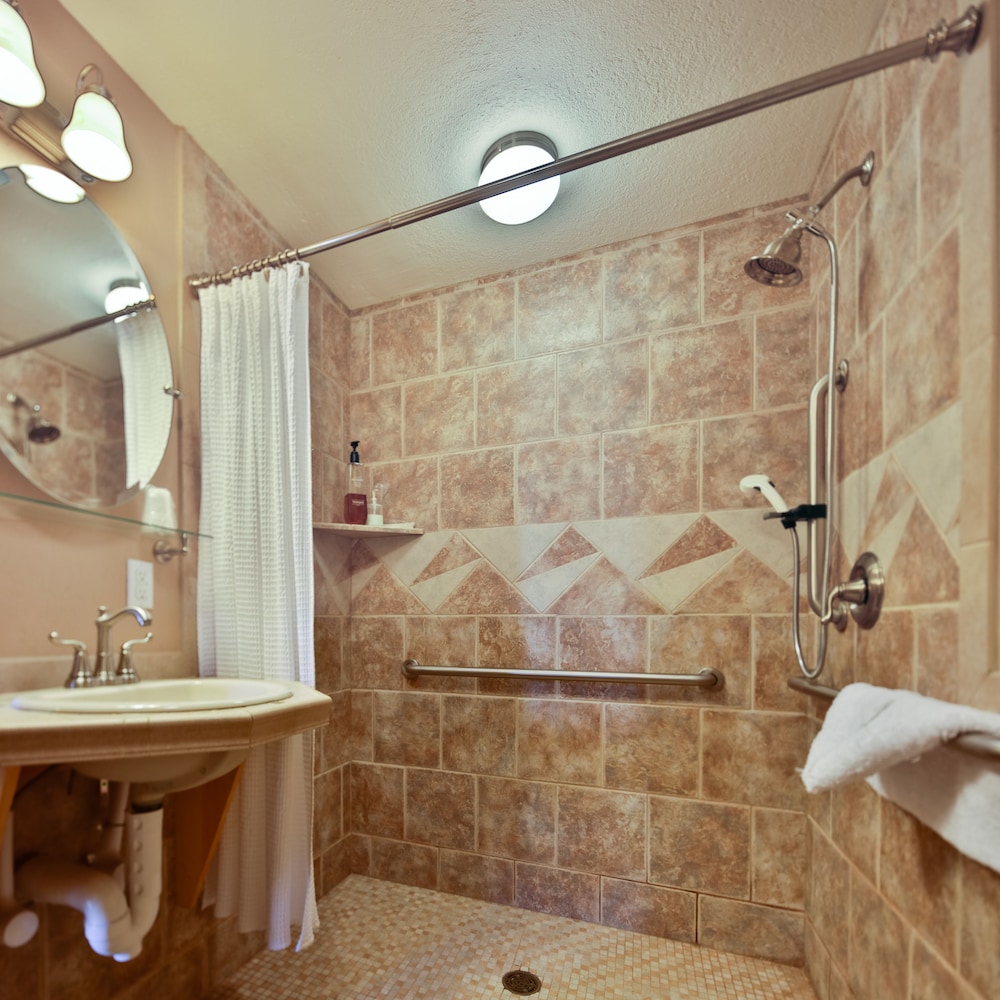 Sea Parrot Inn - photo 20