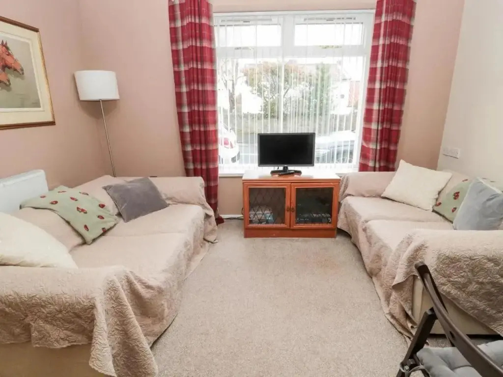 Tweed Cottage 10686662 — Lowick