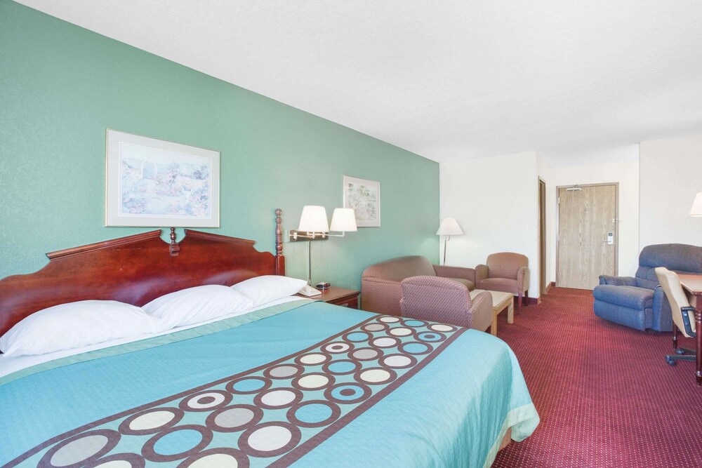 Super 8 by Wyndham Kennett - photo 5