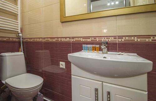 Cozy Studio Apartment In the Center By Wehost