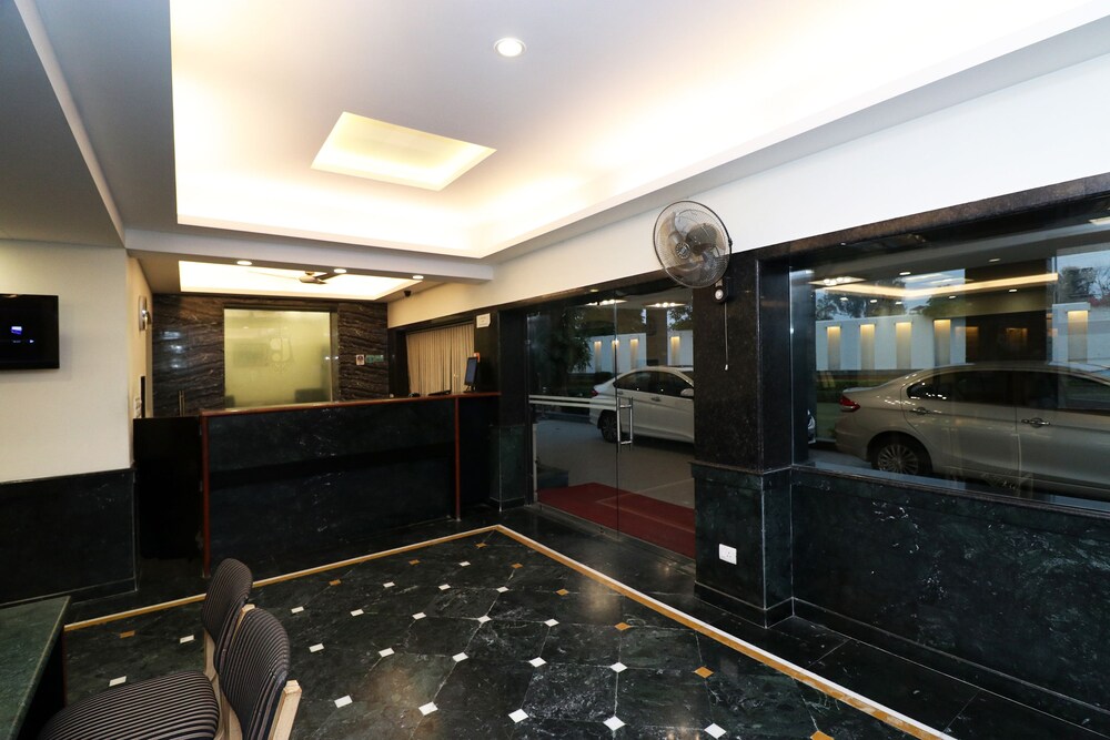 Capital O 1796 Grand Hotel — Agra