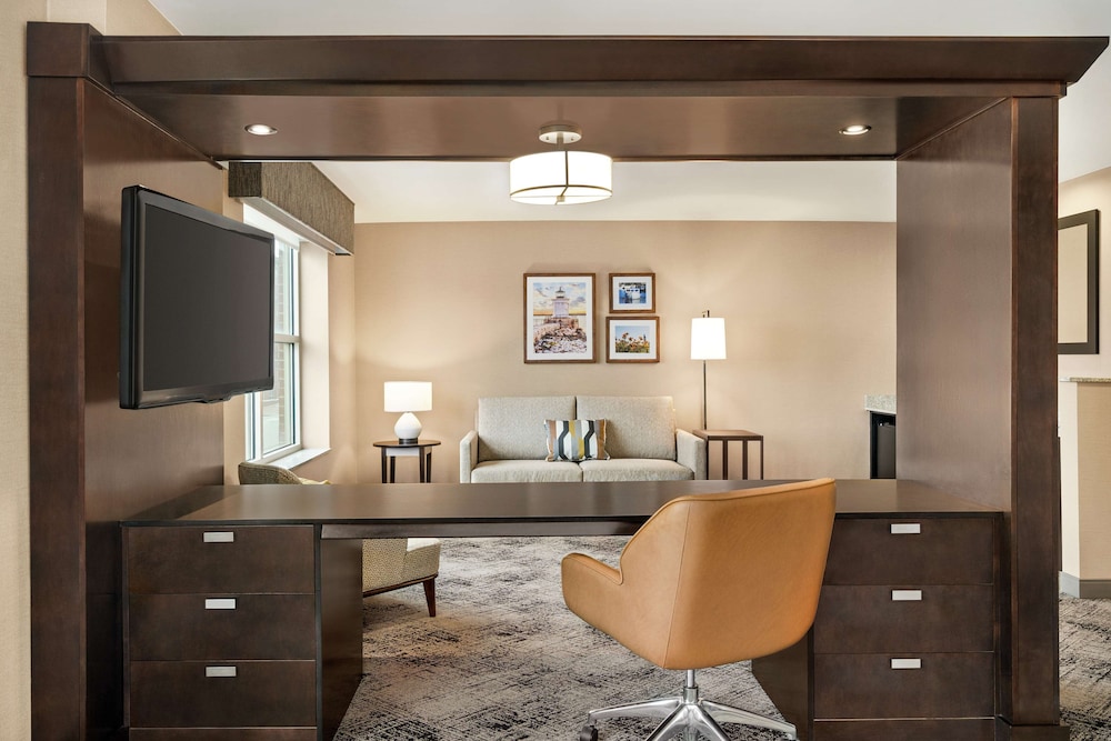 Hampton Inn Portland Downtown Waterfront - photo 27