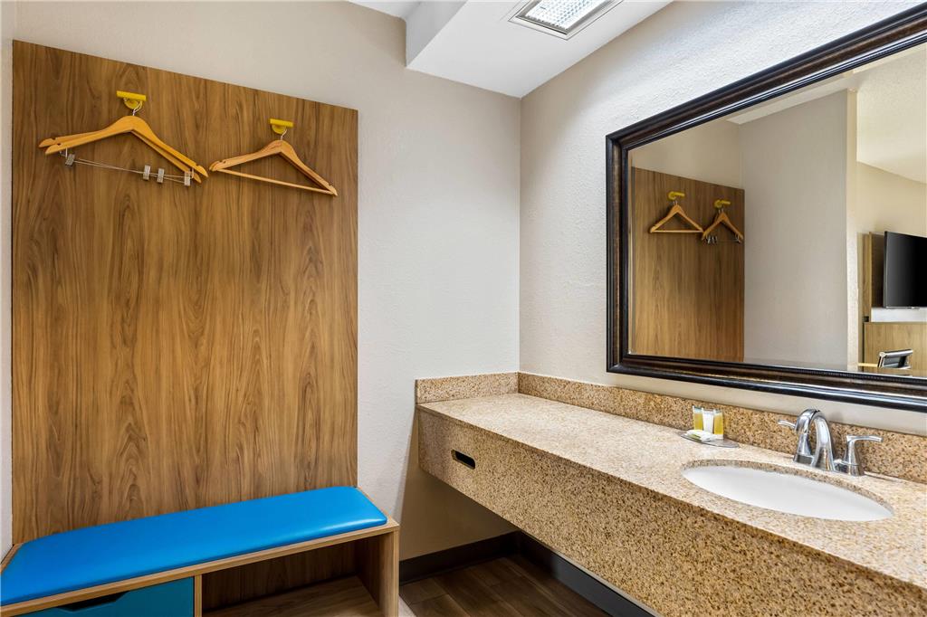 Days Inn by Wyndham Bainbridge - photo 17