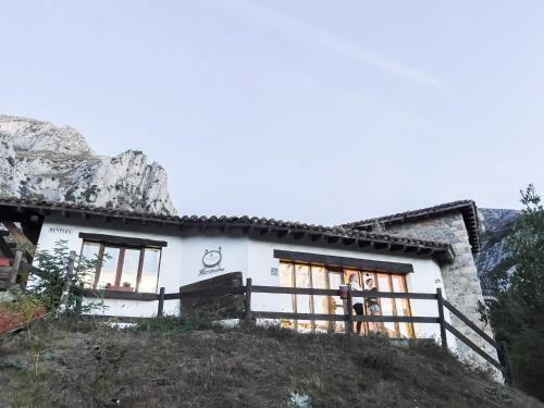 Albergue De Cabanes — Cabanes