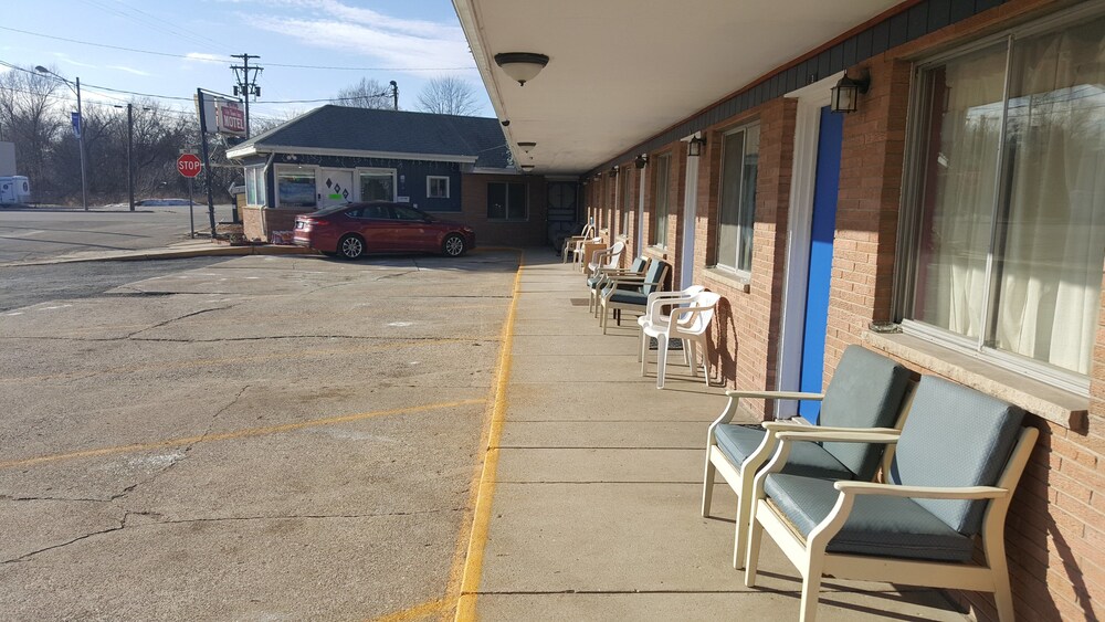 In Town Inn - photo 31