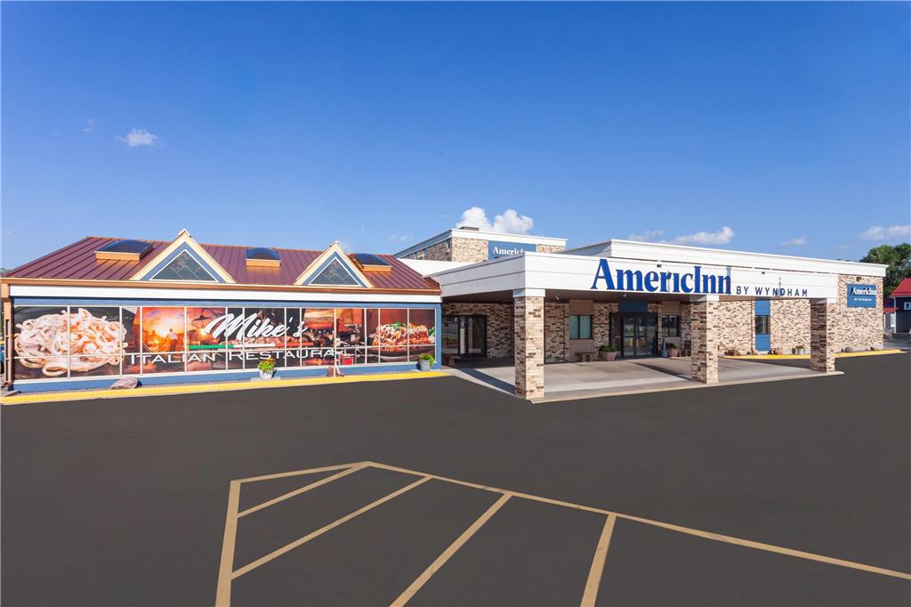 AmericInn & Suites By Wyndham Baraboo Event Center - photo 2