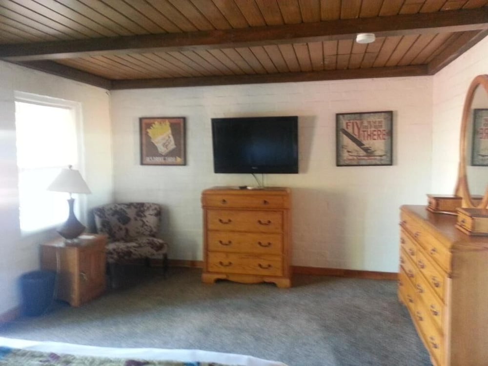 Sterling Gardens Hotel - photo 20