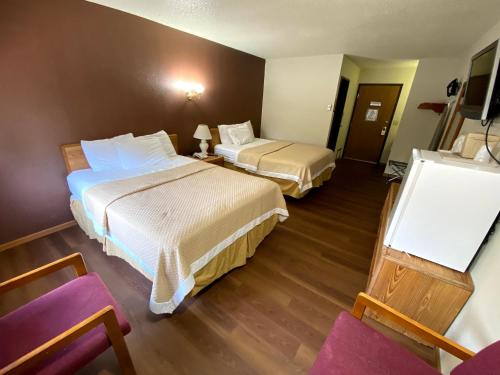 Woodlands Inn & Suites - photo 34