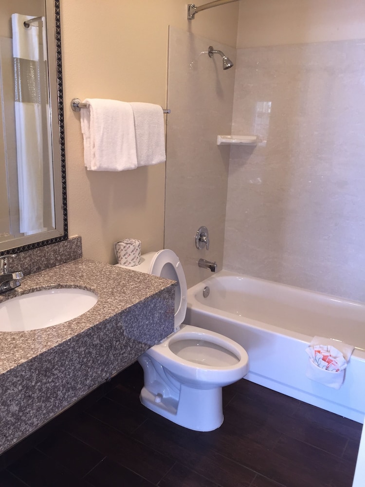 Surf City Inn and Suites - photo 28