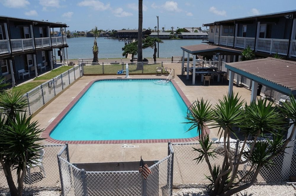 Surfside Inn Suites — hotel in Rockport