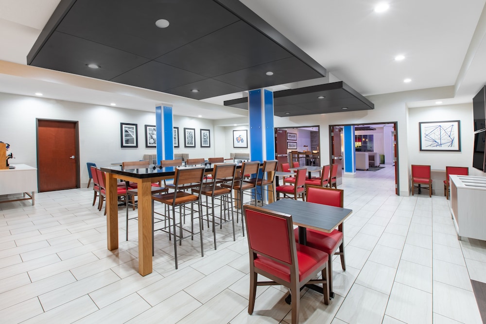 Holiday Inn Express Hotel & Suites Seaside Convention Center by IHG - photo 48