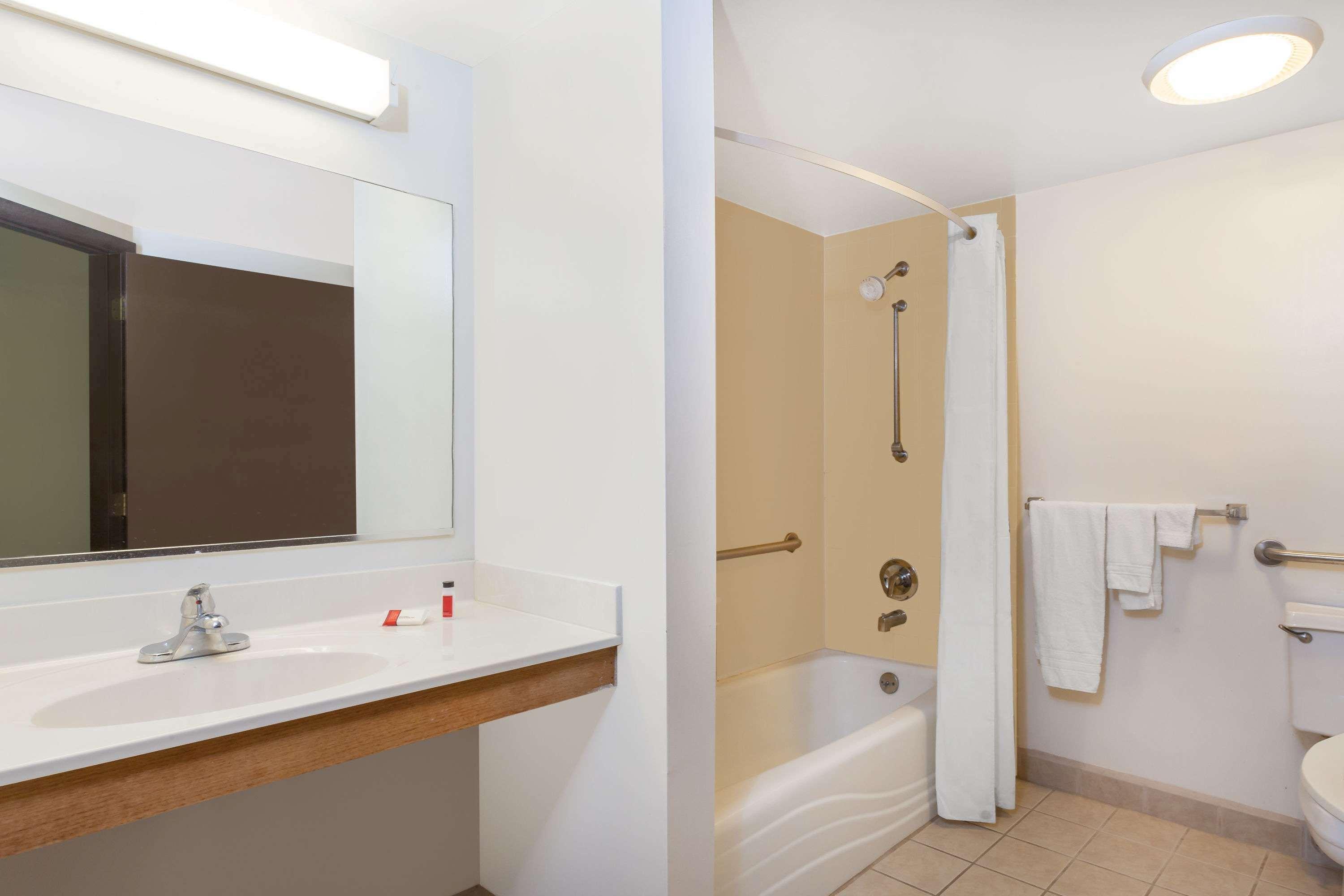 Super 8 by Wyndham Harrisburg Hershey West - photo 21